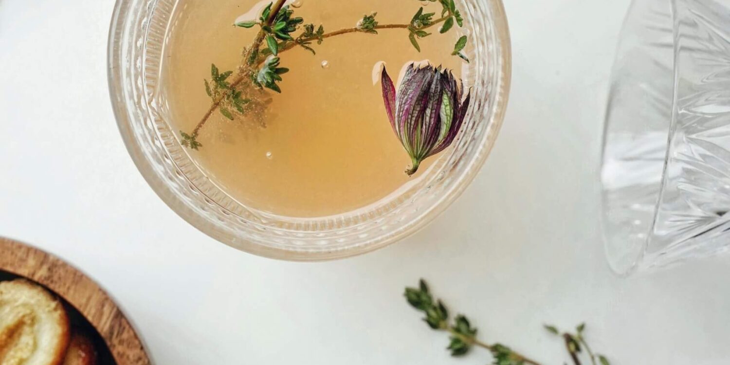 Herbal drink with botanical ingredients